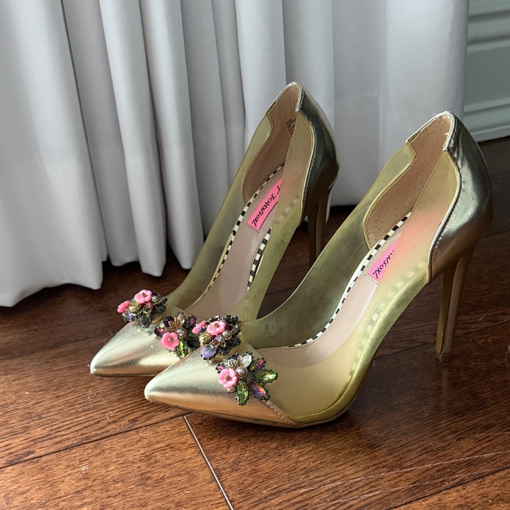 Betsey Johnson Gold Pointed Toe Floral Embellished Heels